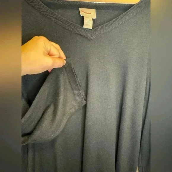 Chico’s women’s black pullover top oversized lightweight knitted v-neck size 3 - Picture 3 of 12
